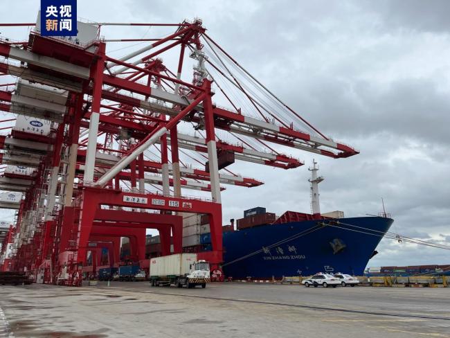 进博会进入倒计时 首单海运展品顺利抵沪